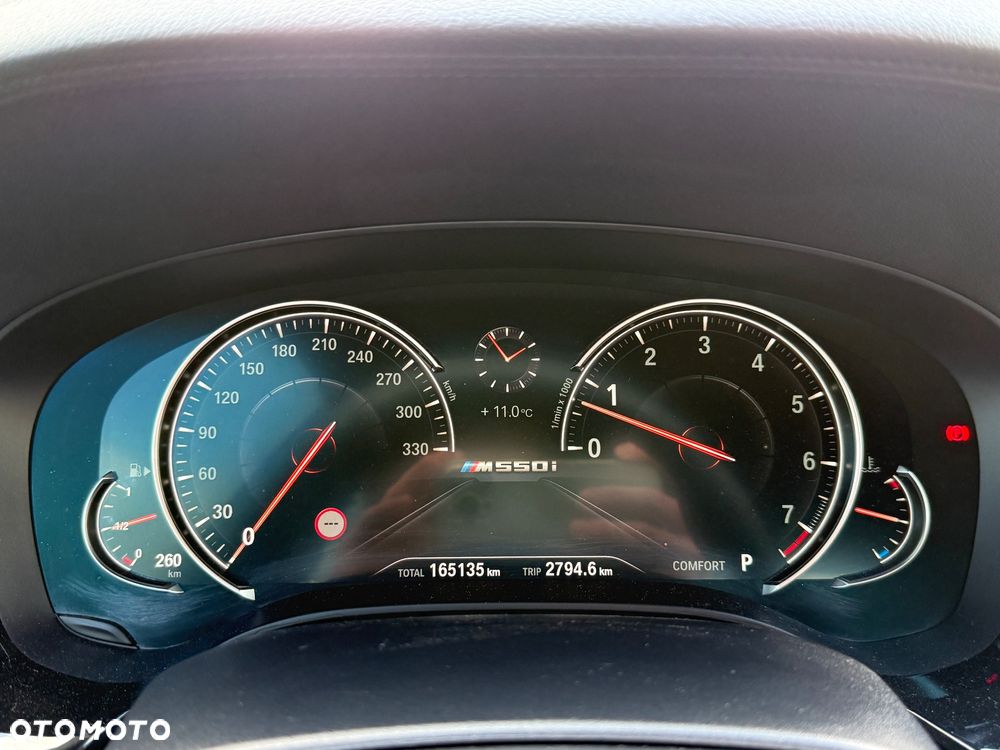 BMW Seria 5 M550i xDrive - 22