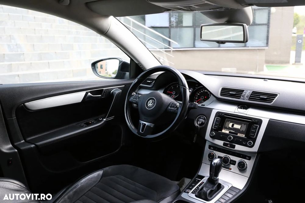 Volkswagen Passat Variant 2.0 TDI BlueMotion Technology DSG Highline - 32