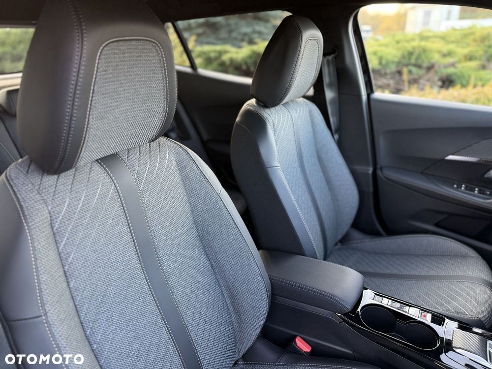 Peugeot 2008 PureTech mHEV Allure e-DCS6 - 16