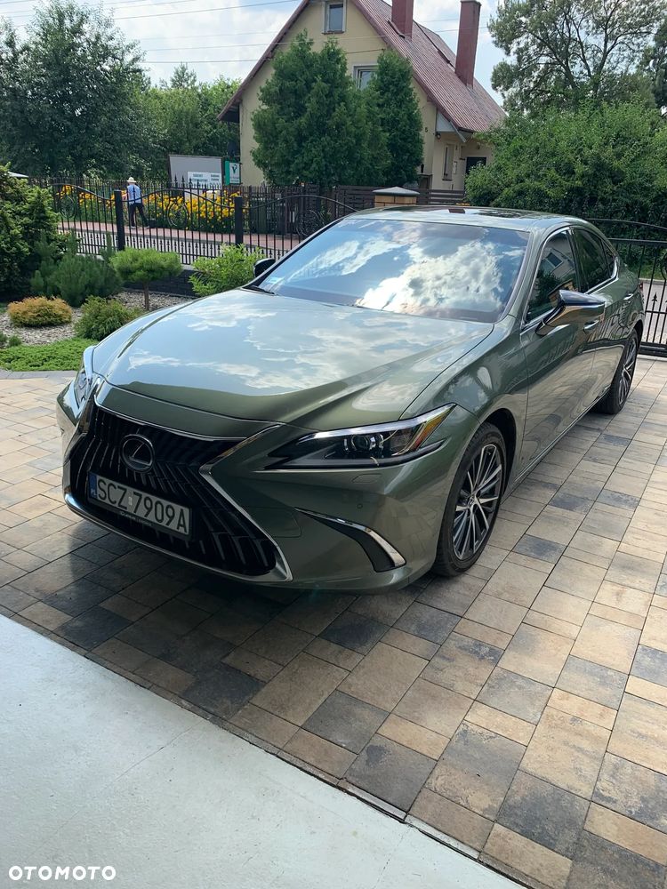 Lexus ES 300h Business Edition - 3