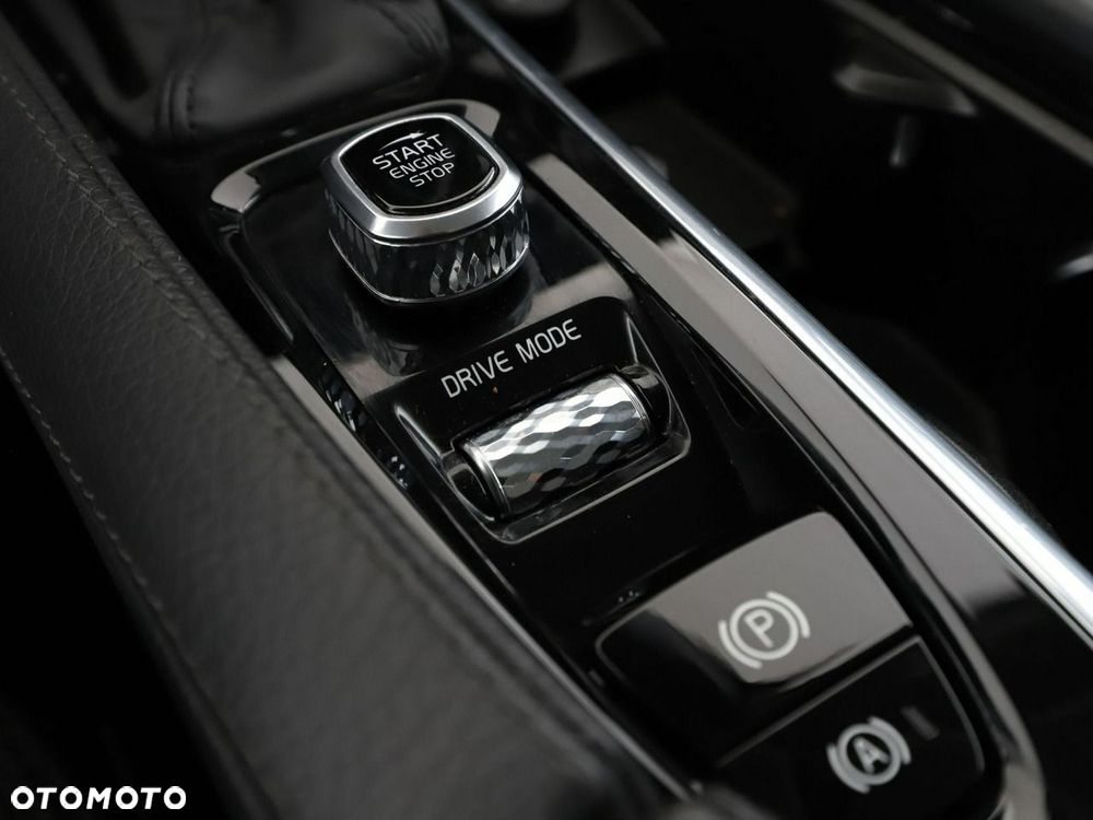 Volvo V90 Cross Country D4 SCR AWD Pro - 31