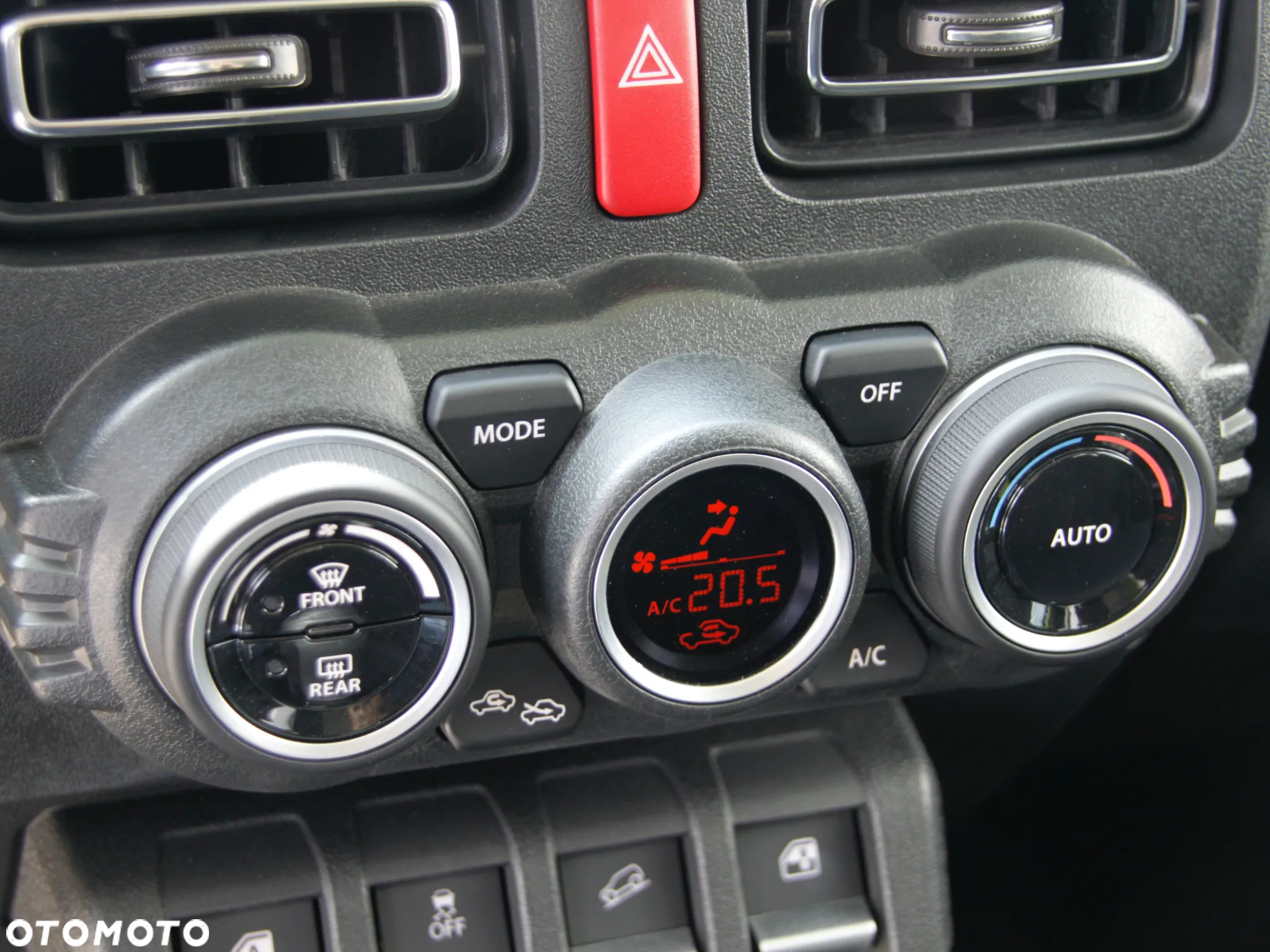 Suzuki Jimny 1.5 Premium - 17
