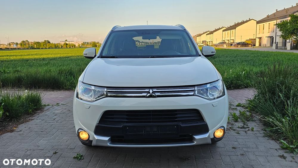 Mitsubishi Outlander Instyle NAVI + - 2