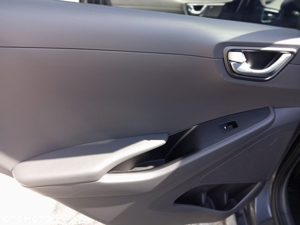 Hyundai IONIQ - 18