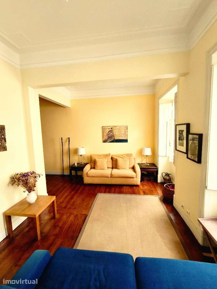 Apartamento totalmente mobilado, com traça antiga, no Bairro da Ajuda - Grande imagem: 3/13