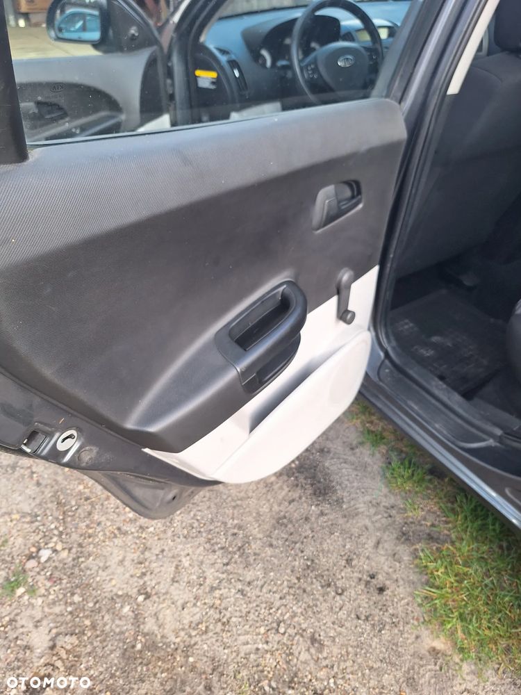 Kia Ceed 1.4 L - 12