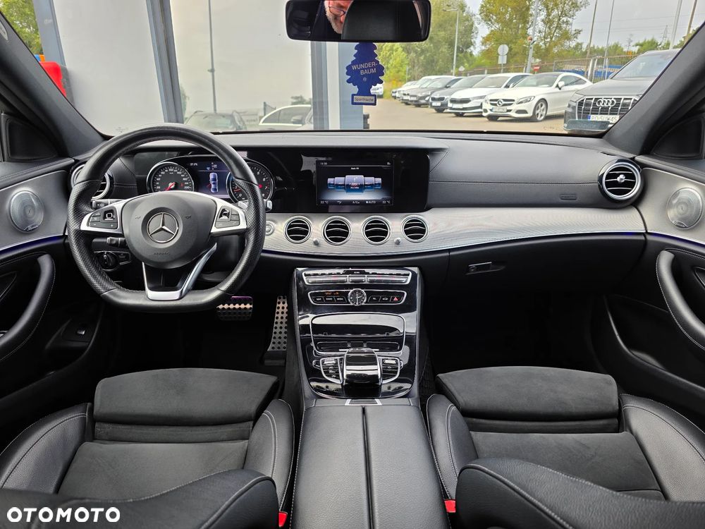 Mercedes-Benz Klasa E 200 4Matic 9G-TRONIC AMG Line - 26