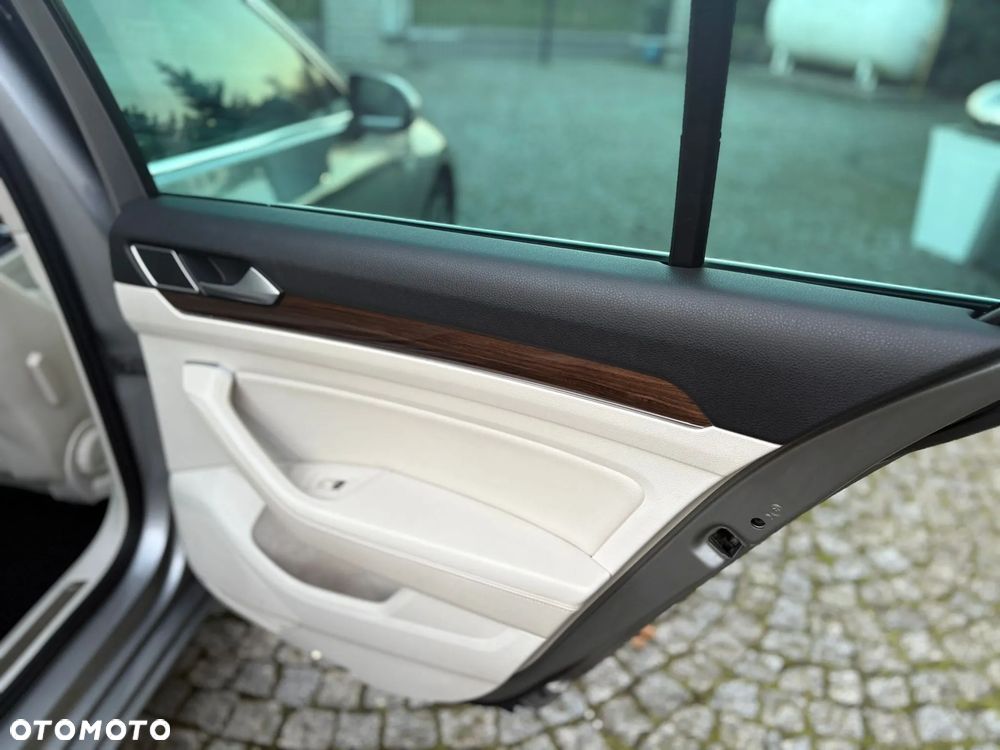 Volkswagen Passat 2.0 TDI Bi-Turbo BMT 4Mot Highline DSG - 16