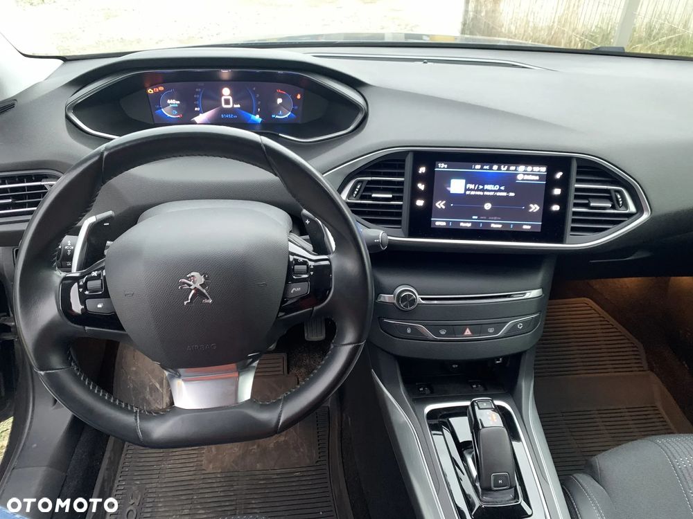 Peugeot 308 BlueHDi 130 EAT8 Stop & Start Allure Business-Paket - 4