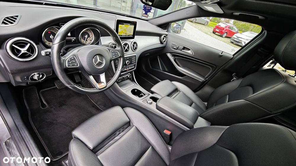 Mercedes-Benz GLA - 15