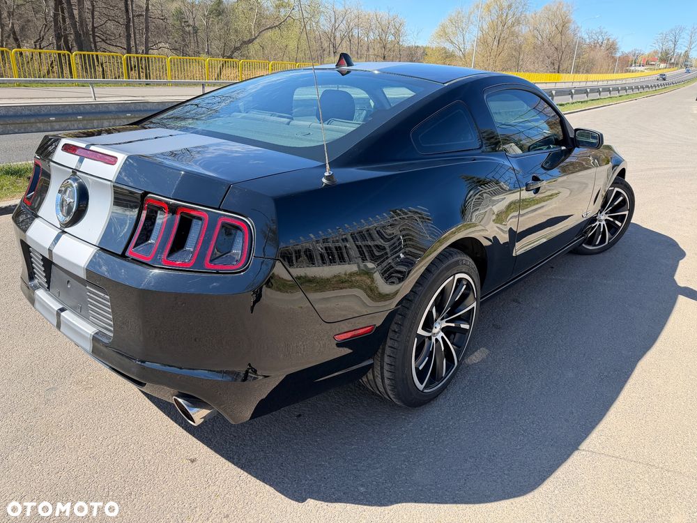 Ford Mustang - 4