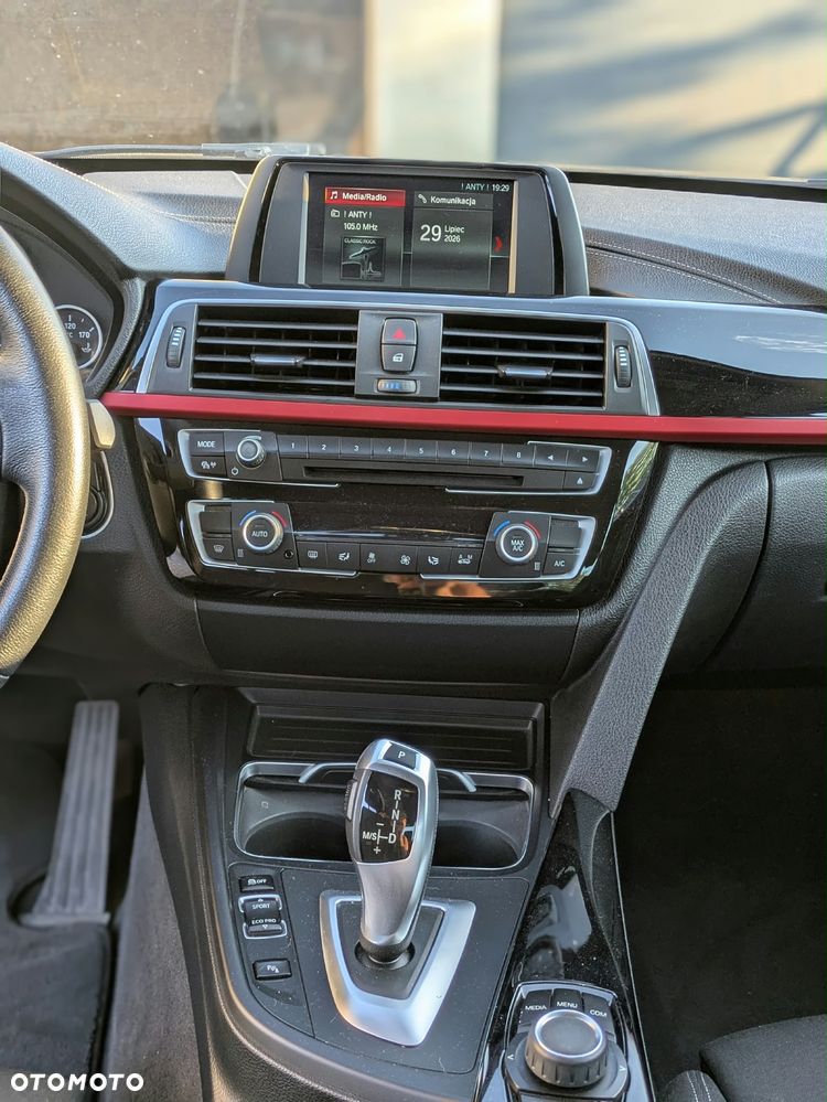 BMW Seria 3 318i - 11