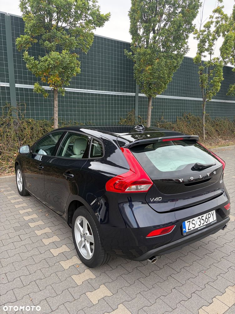 Volvo V40 - 23