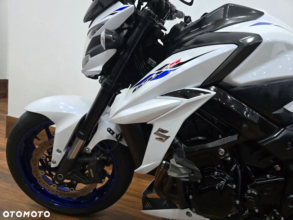 Suzuki GSX - 20