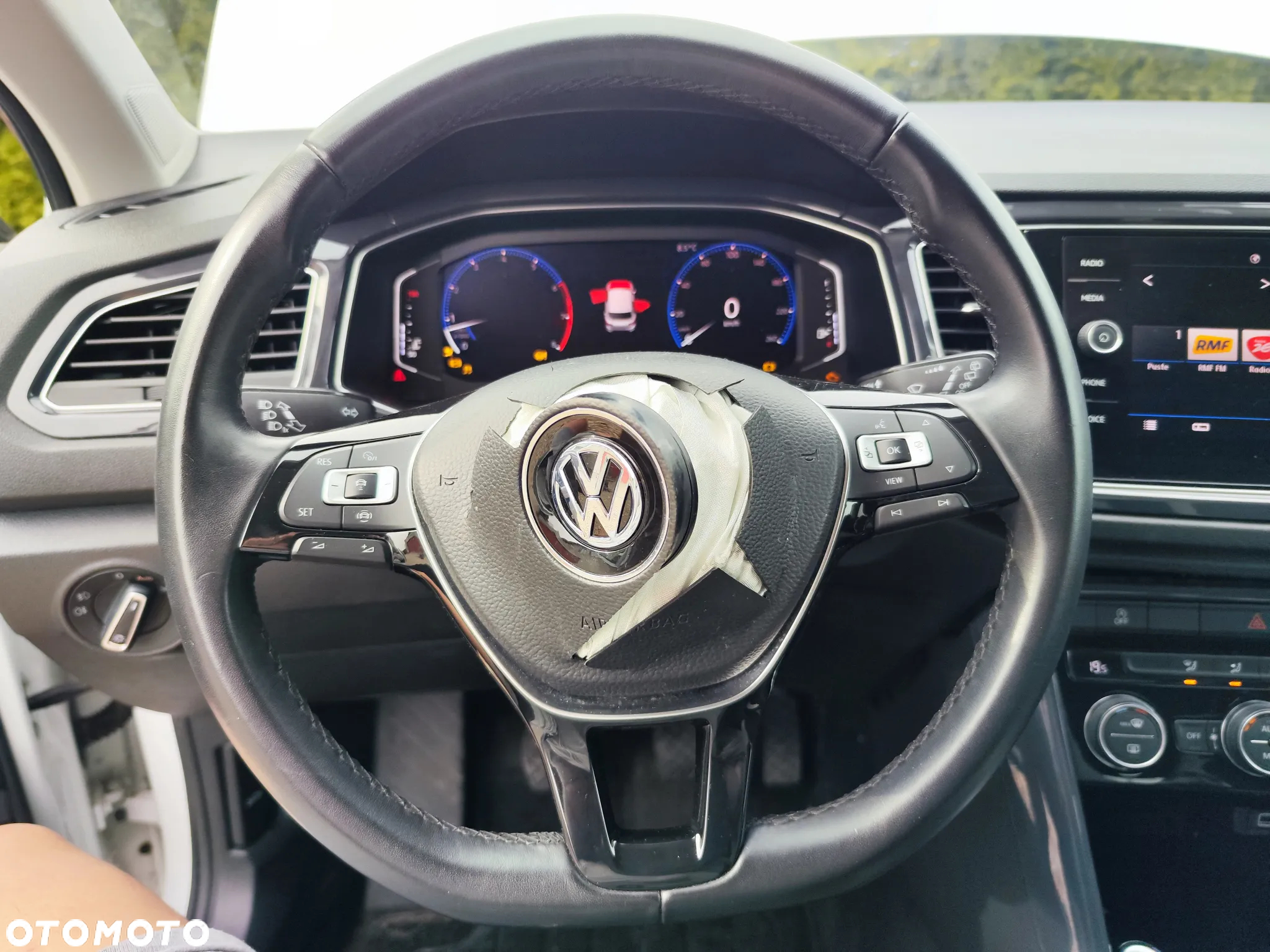 Volkswagen T-Roc - 3