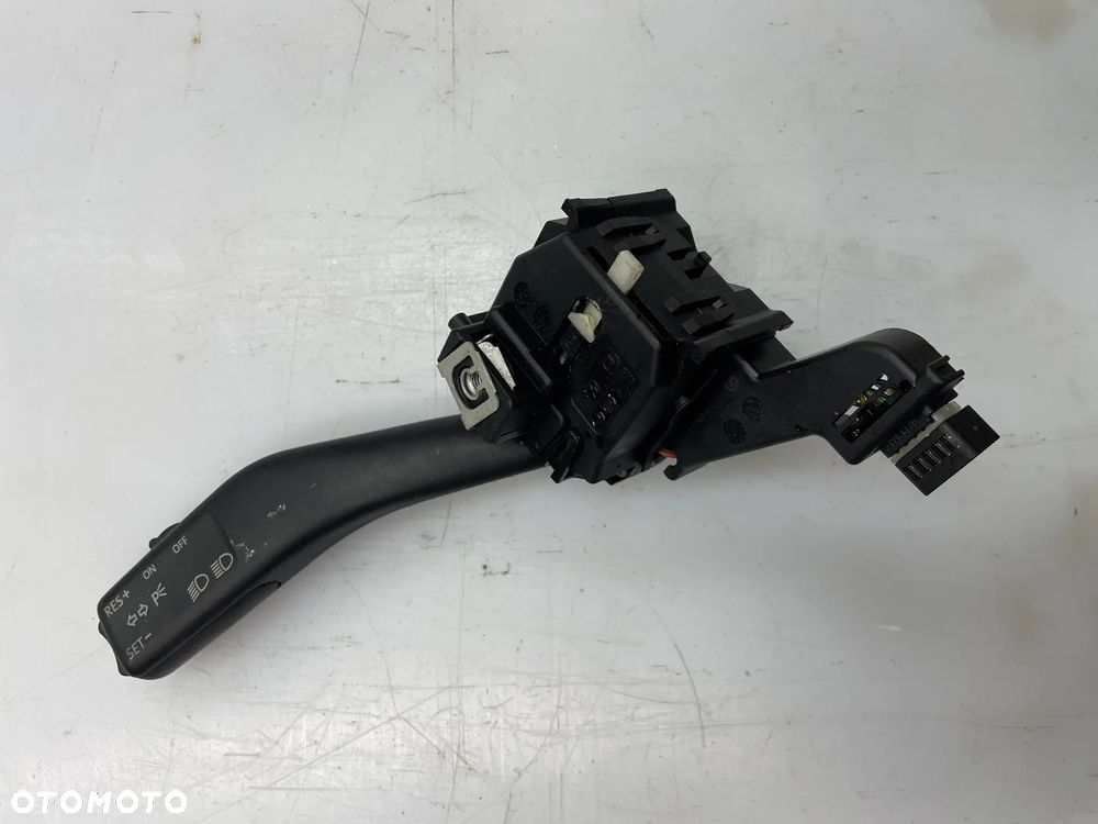 Przełącznik kierunkowskazów manetka Audi A3 8P Sportback 1K0953513A - 1