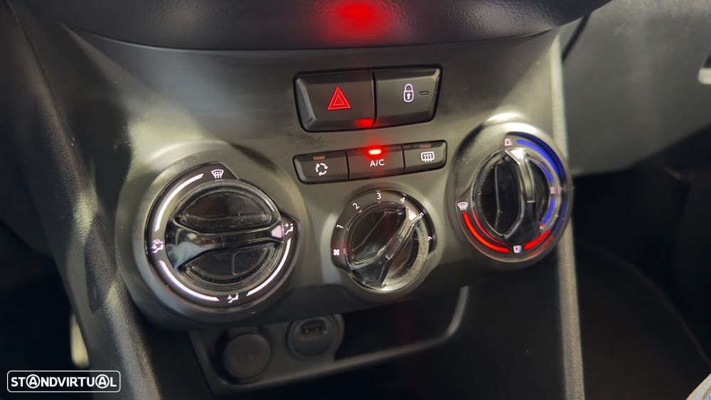 Peugeot 208 1.2 PureTech Signature - 29