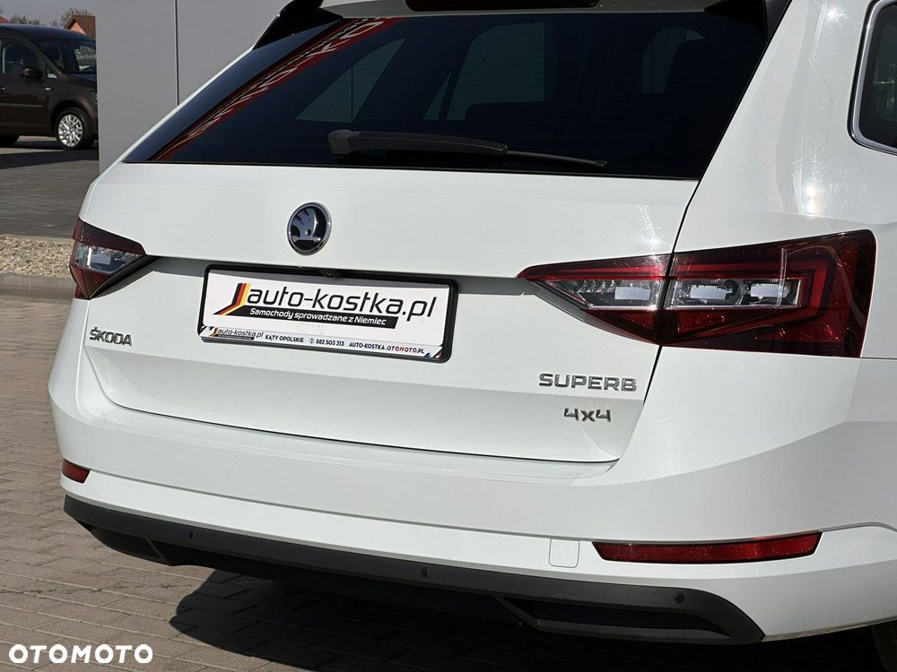 Skoda Superb 2.0 TDI SCR 4x4 L&K DSG - 11