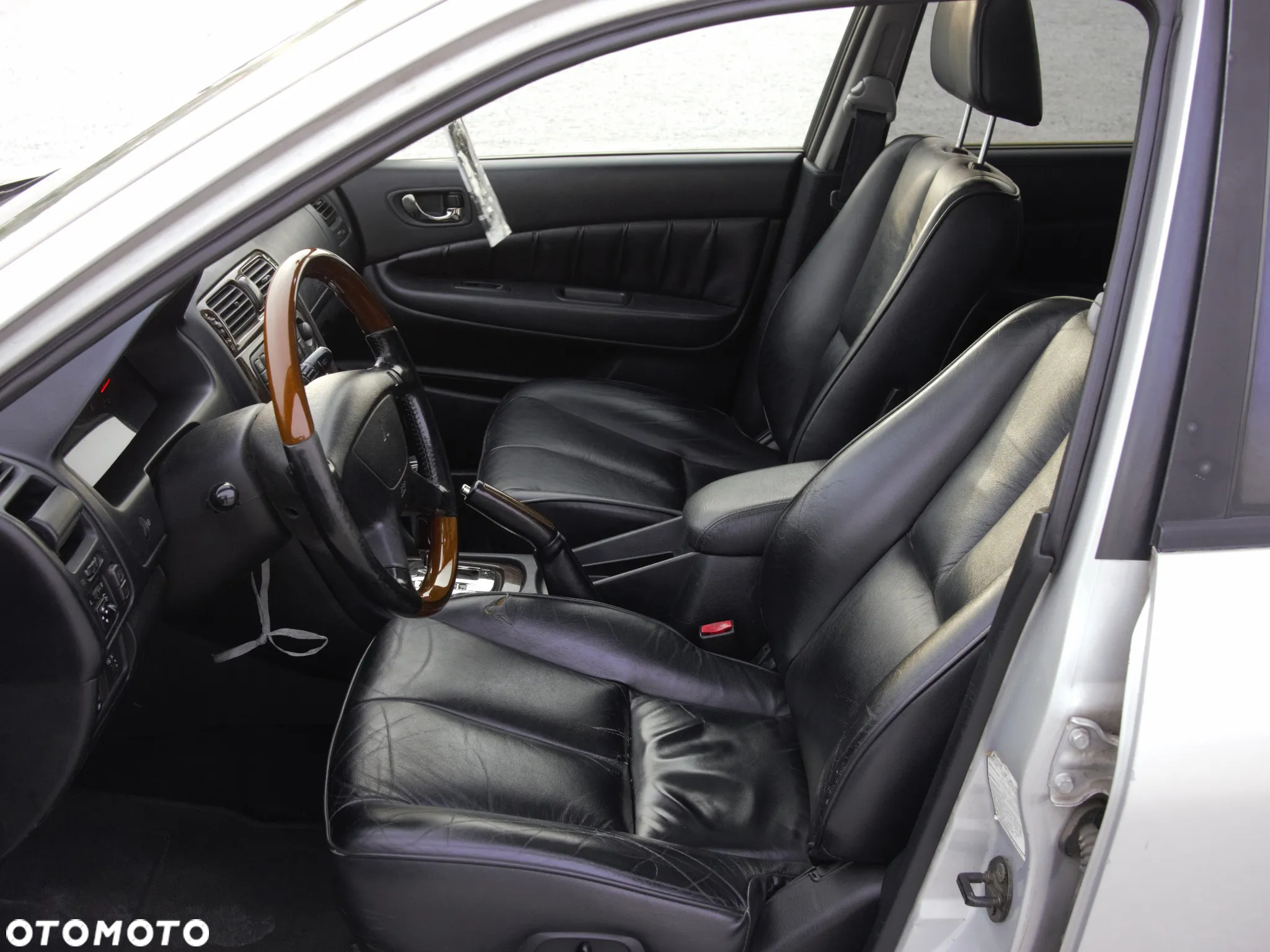 Mitsubishi Galant - 36