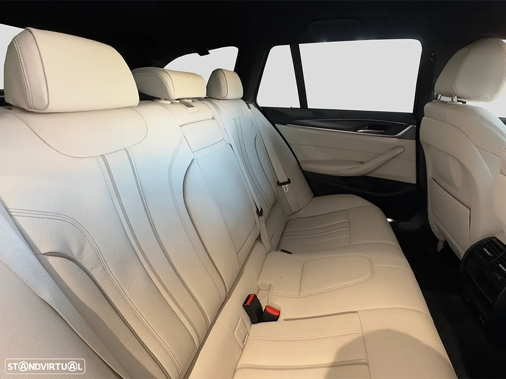 BMW 530 e Pack Desportivo M - 9