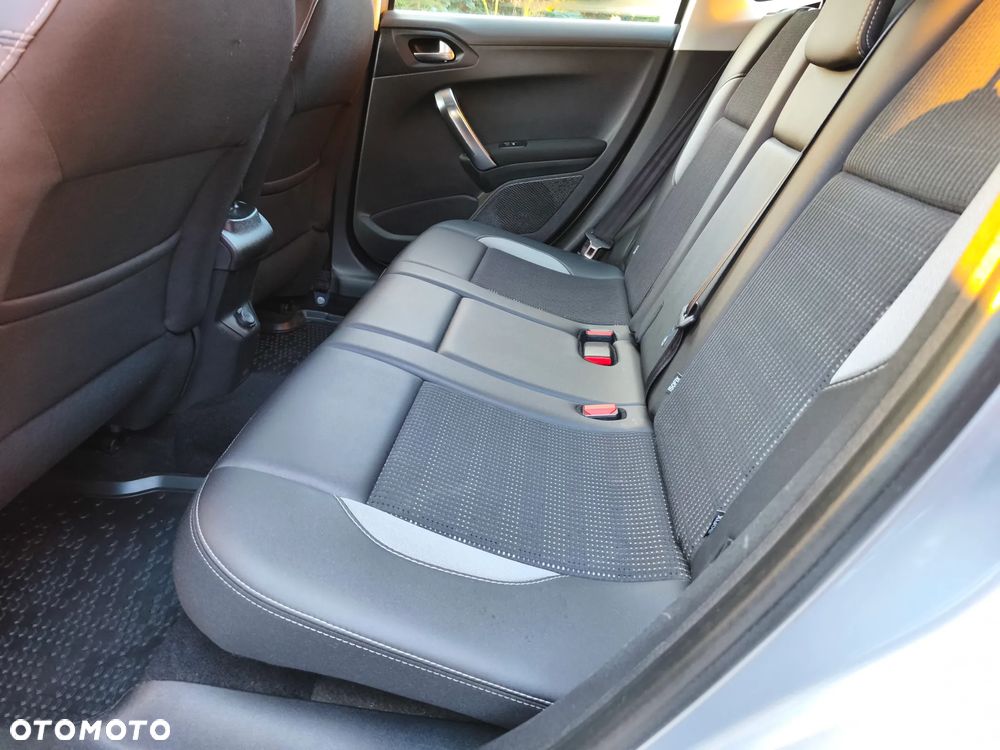 Peugeot 2008 BlueHDi FAP 120 STOP & START GT-Line Edition - 16