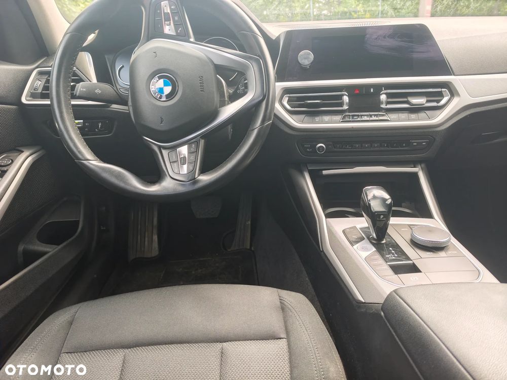 BMW Seria 3 318d - 15