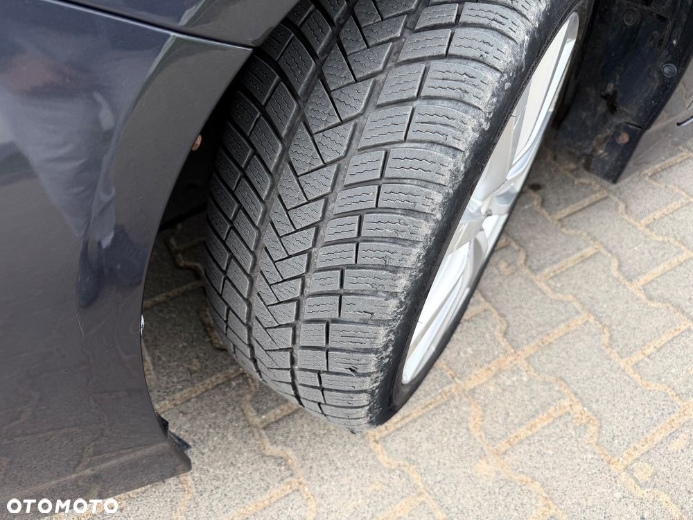 Toyota Prius 1.8 HSD Premium - 26