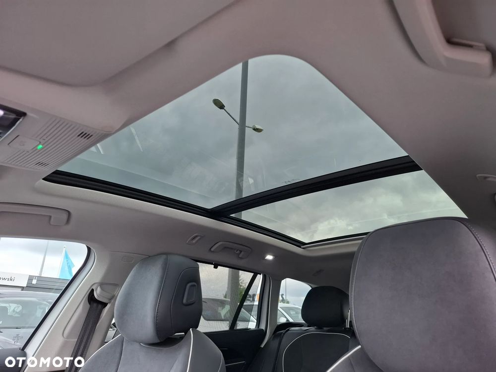 Volkswagen Passat Variant 2.0 TDI SCR DSG Elegance - 39