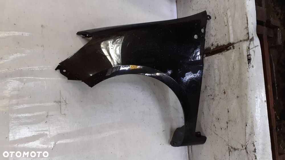 *RENAULT CLIO III 185  BŁOTNIK PRZEDNI LEWY  NV676  CZARNY