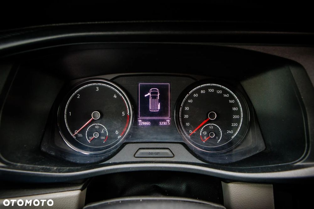 Volkswagen Transporter Kombi L2H1 - 10