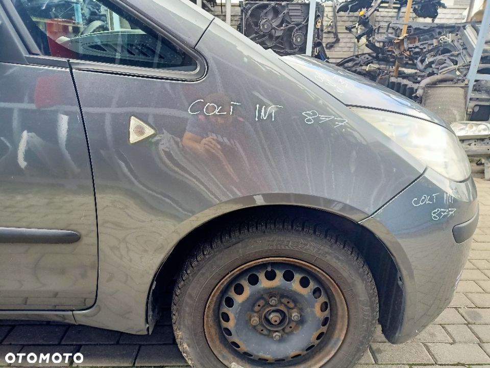 Błotnik Prawy Przedni Przód Mitsubishi Colt VI Kolor: INT - 1