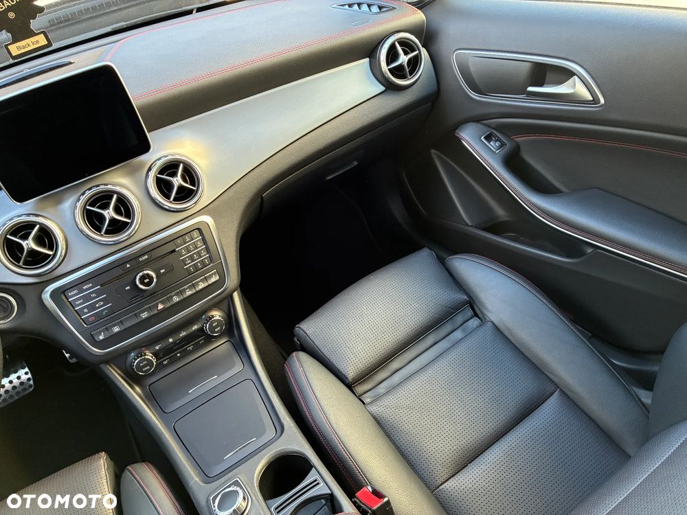 Mercedes-Benz GLA 220 d 4Matic 7G-DCT AMG Line - 24