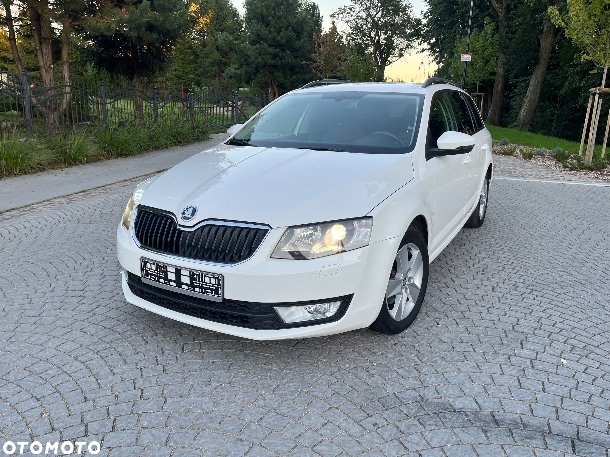 Skoda Octavia 2.0 TDI Elegance DSG - 2