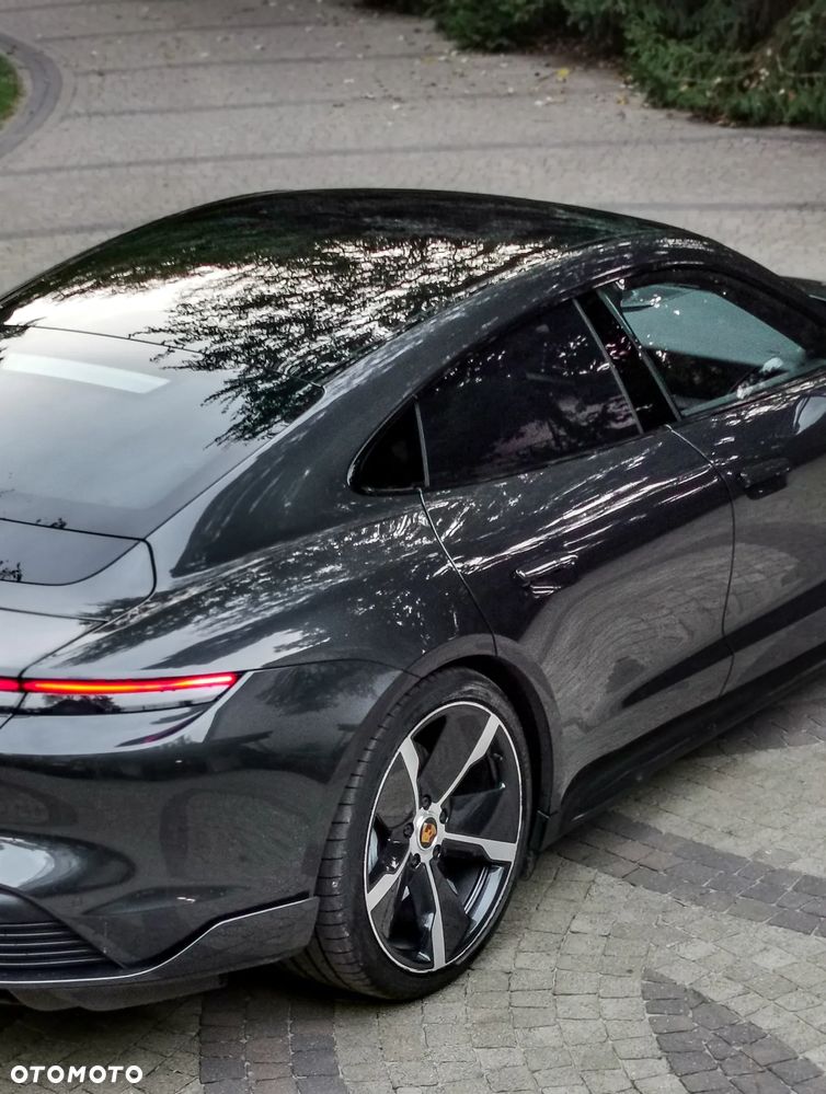 Porsche Taycan - 8
