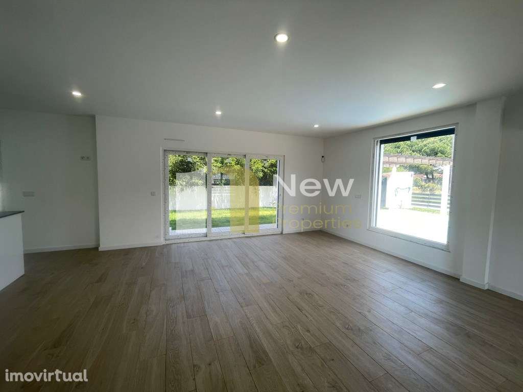 Moradia T4 Nova com Piscina - Lagoa de Albufeira. - Grande imagem: 2/35