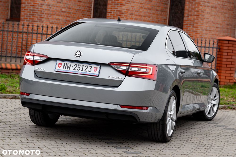 Skoda Superb 2.0 TDI DSG Ambition - 9