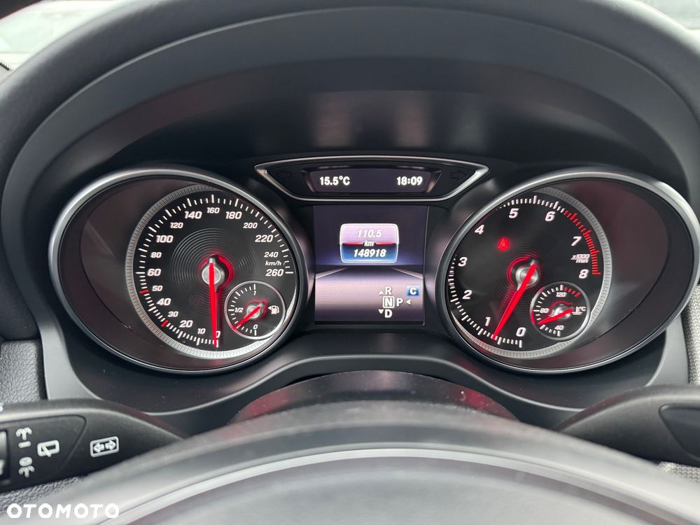 Mercedes-Benz CLA 180 7G-DCT UrbanStyle Edition - 12