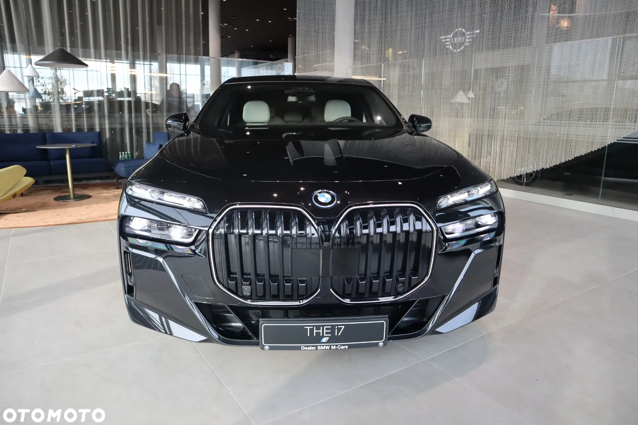 BMW i7 - 8