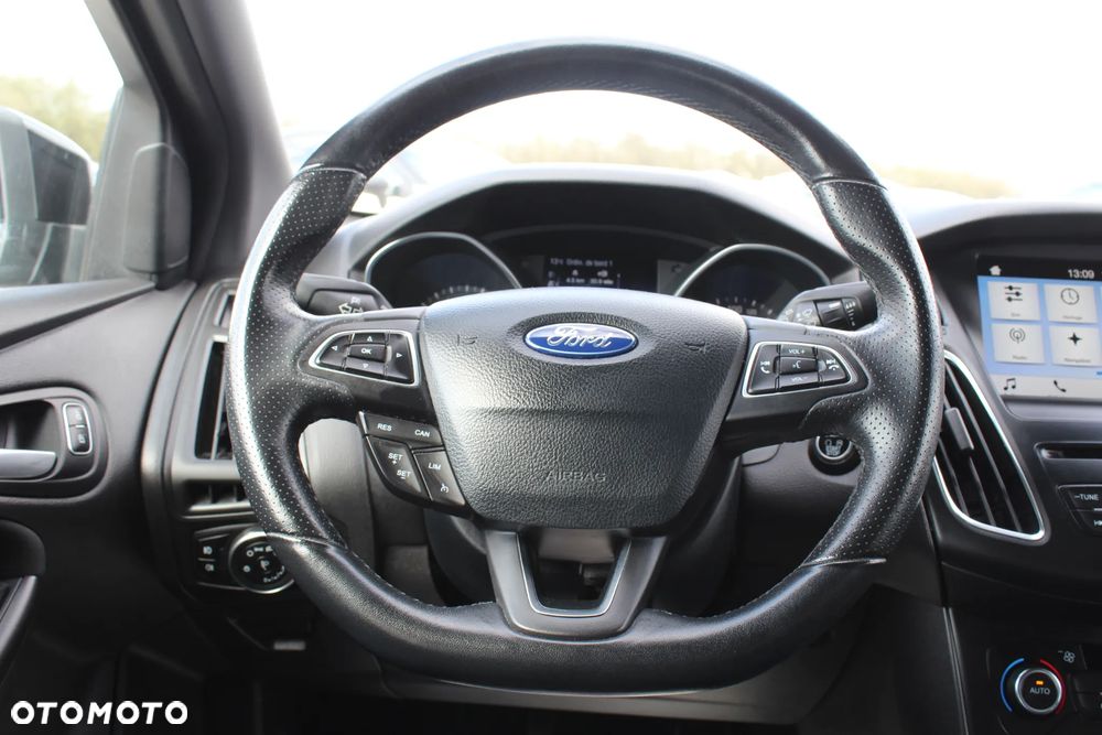 Ford Focus 1.0 EcoBoost Start-Stopp-System ST-LINE STYLE - 18