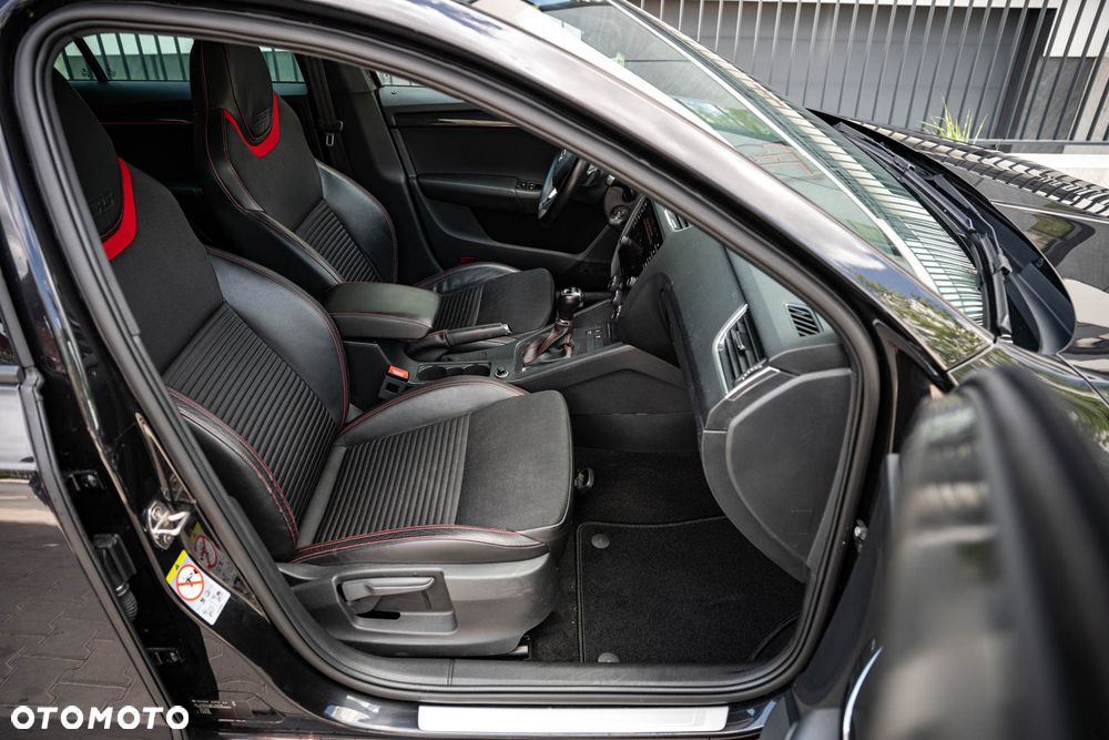 Skoda Octavia 2.0 TSI DSG RS - 8