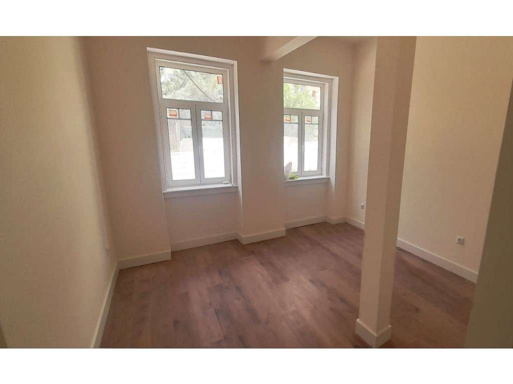Apartamento T2 Reabilitado com Logradouro | Campolide - Lisboa - Grande imagem: 2/14