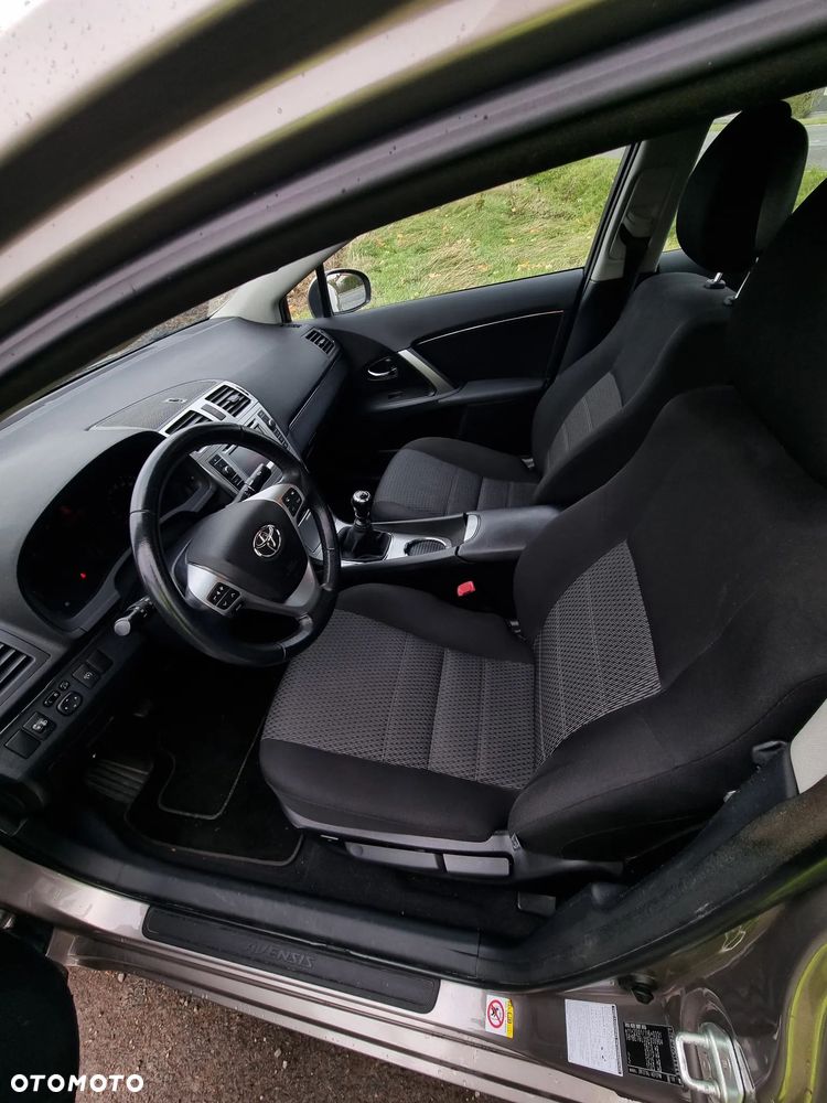 Toyota Avensis - 7