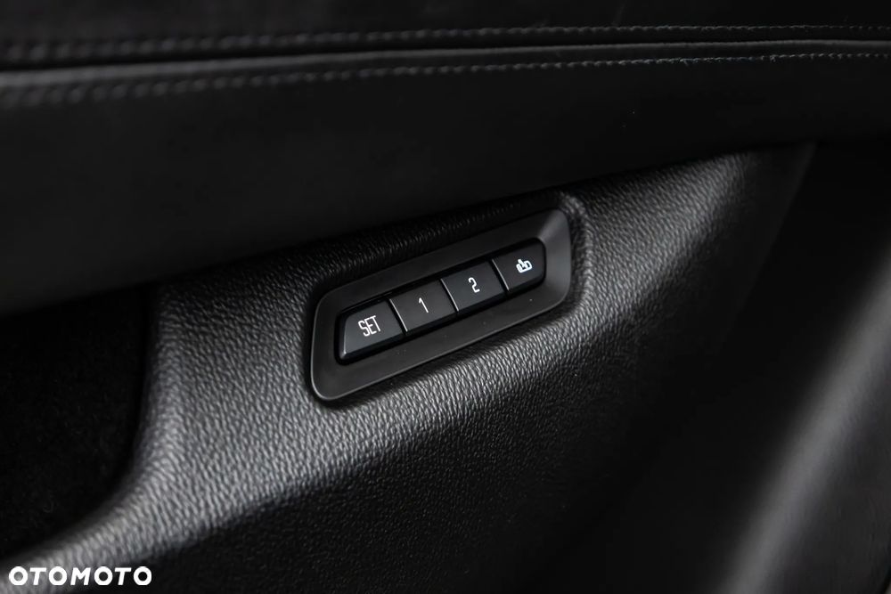 Cadillac Escalade 6.2 V8 AWD AT Platinum - 18