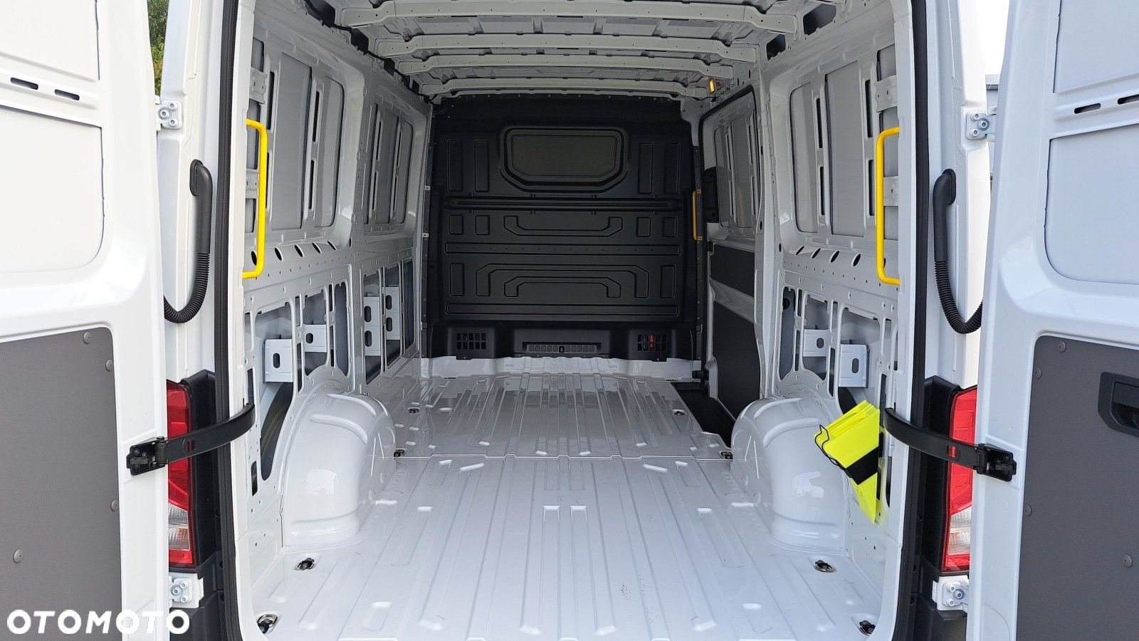 Volkswagen Crafter 35 furgon 140KM 3640 - 17
