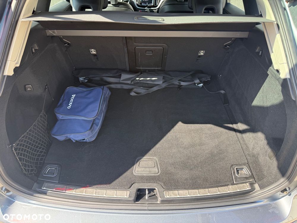 Volvo XC 60 B4 D AWD Momentum Pro - 23