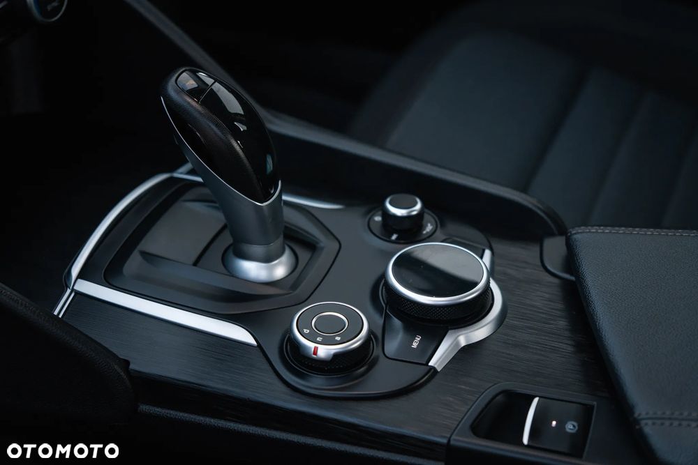 Alfa Romeo Giulia 2.0 Turbo Business - 12