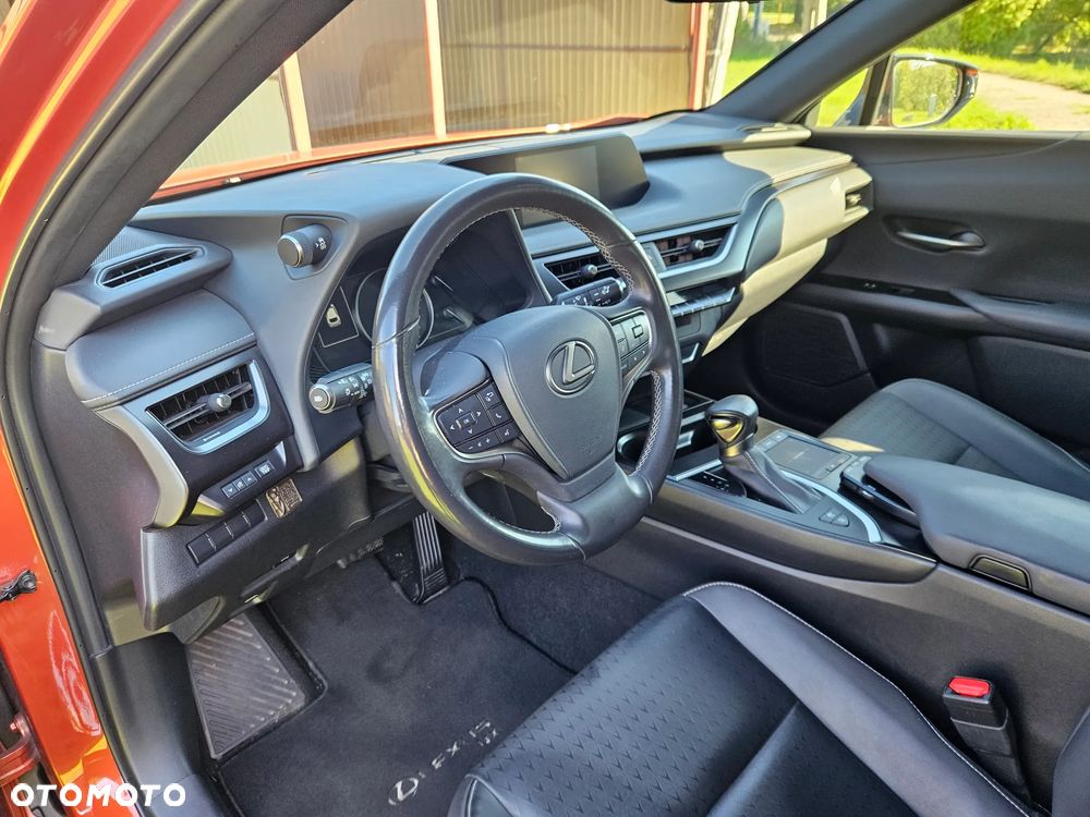 Lexus UX - 2