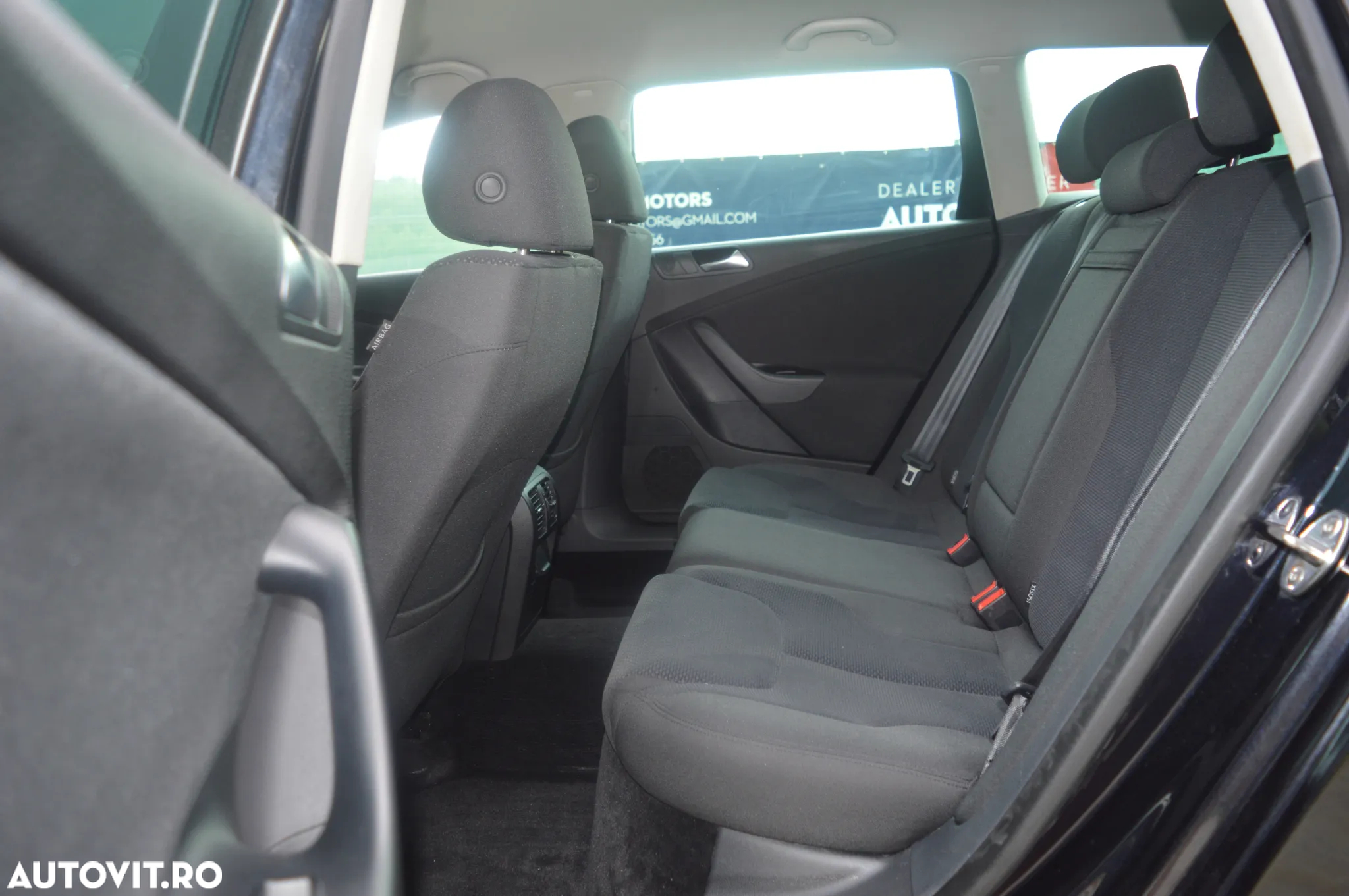 Volkswagen Passat Variant 2.0 TDI Blue TDI DSG Comfortline - 26