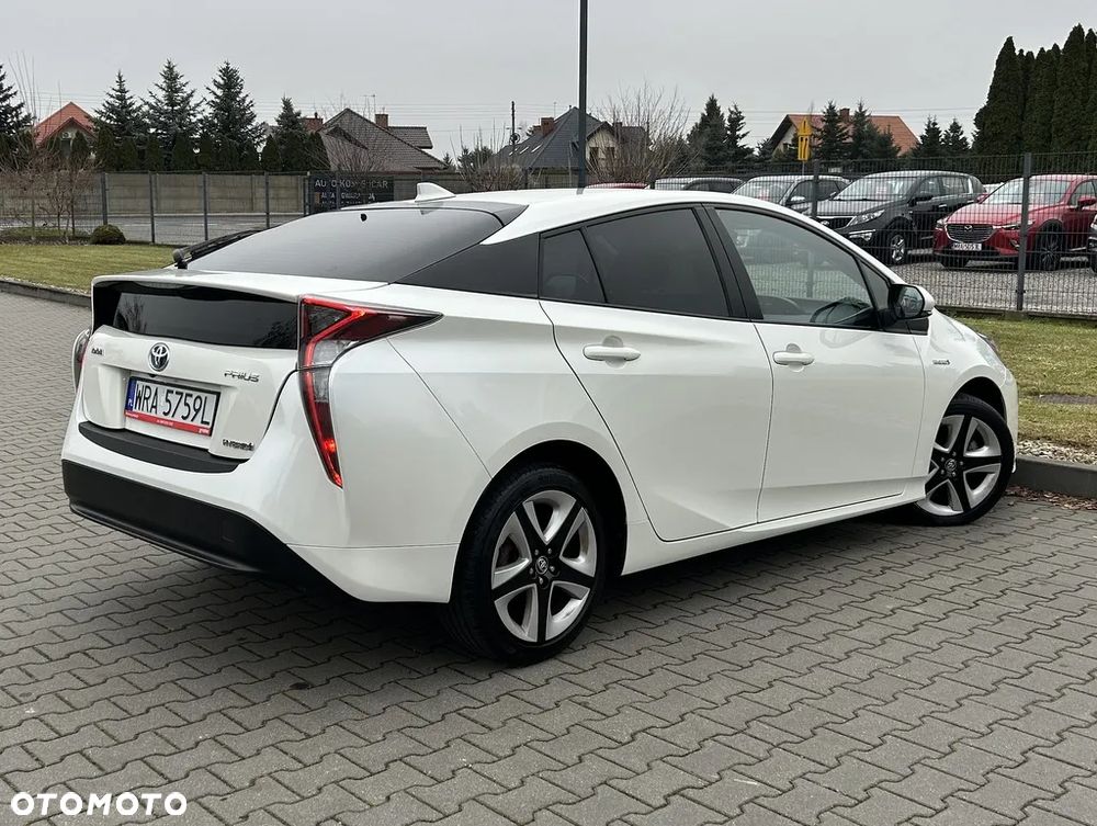 Toyota Prius Hybrid Executive - 25