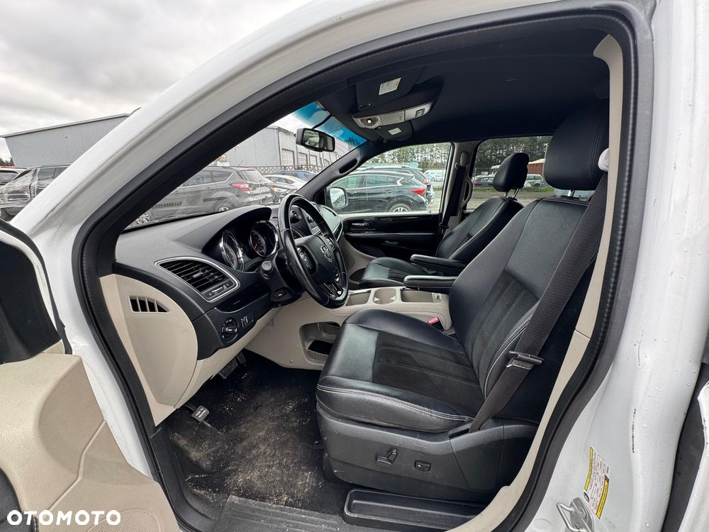 Dodge Grand Caravan 3.6 R/T - 11